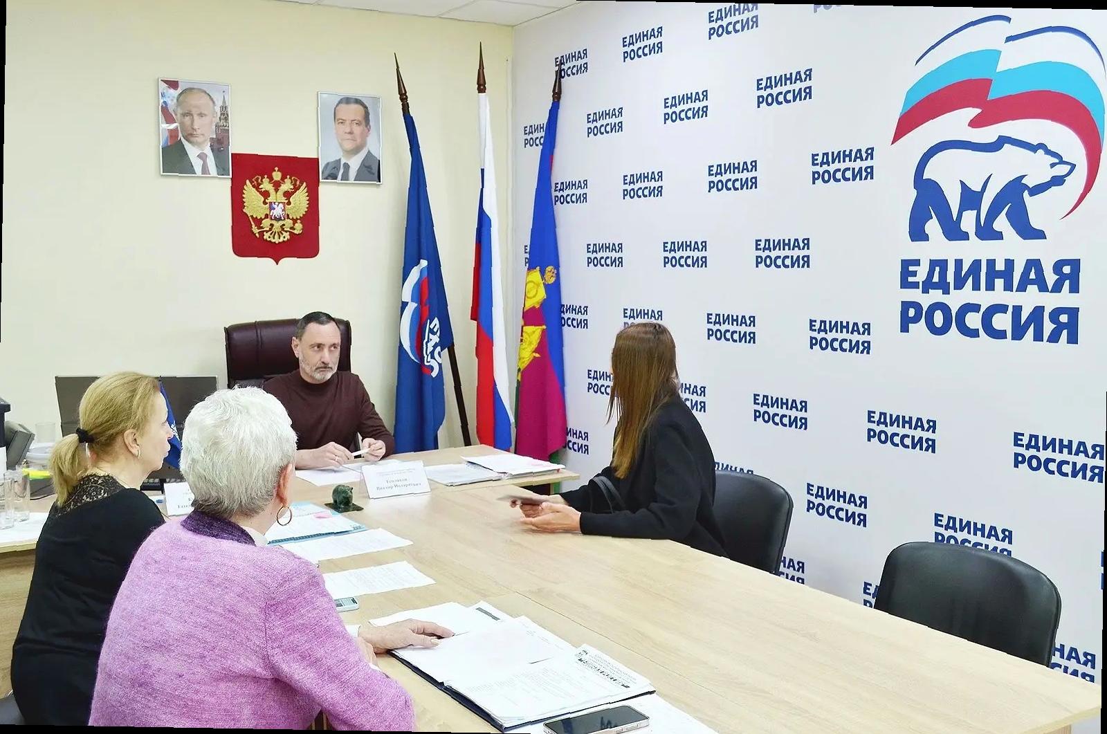 «Виктор Тепляков встретился с избирателями в офисе партии «Единая Россия»»