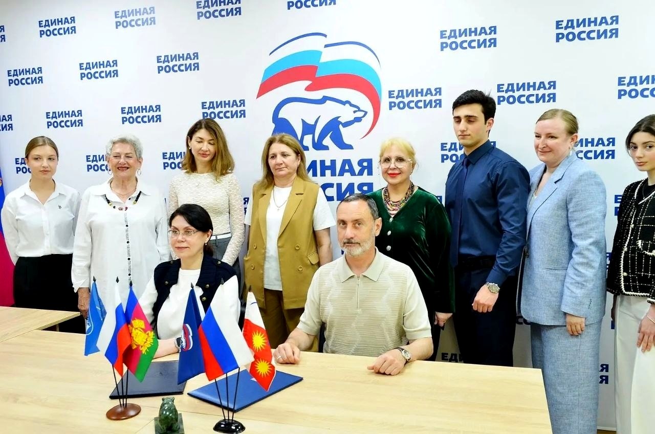 Депутат ЗСК Виктор Тепляков подписал соглашение о сотрудничестве СГУ и ЕР