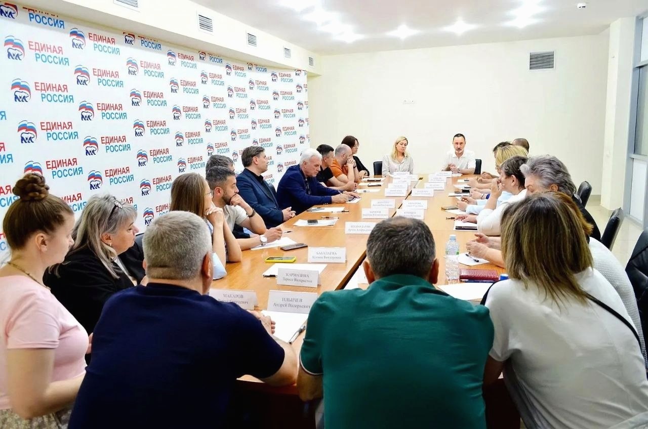 Депутат ЗСК Виктор Тепляков провёл встречу по гуманитарной помощи в зоне СВО