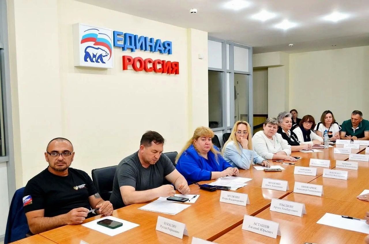 Депутат ЗСК Виктор Тепляков провёл встречу по гуманитарной помощи в зоне СВО
