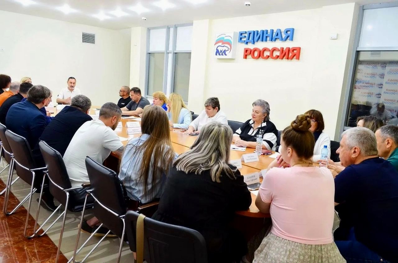 Депутат ЗСК Виктор Тепляков провёл встречу по гуманитарной помощи в зоне СВО