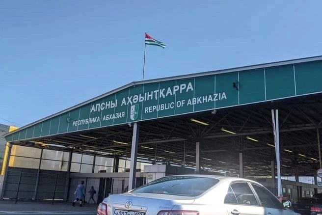 Очереди на границе с Абхазией увеличиваются, таможня предлагает альтернативы