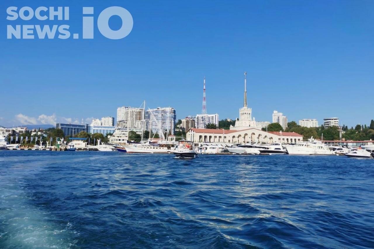 Температура Черного моря у побережья Сочи составляет +26 градусов
