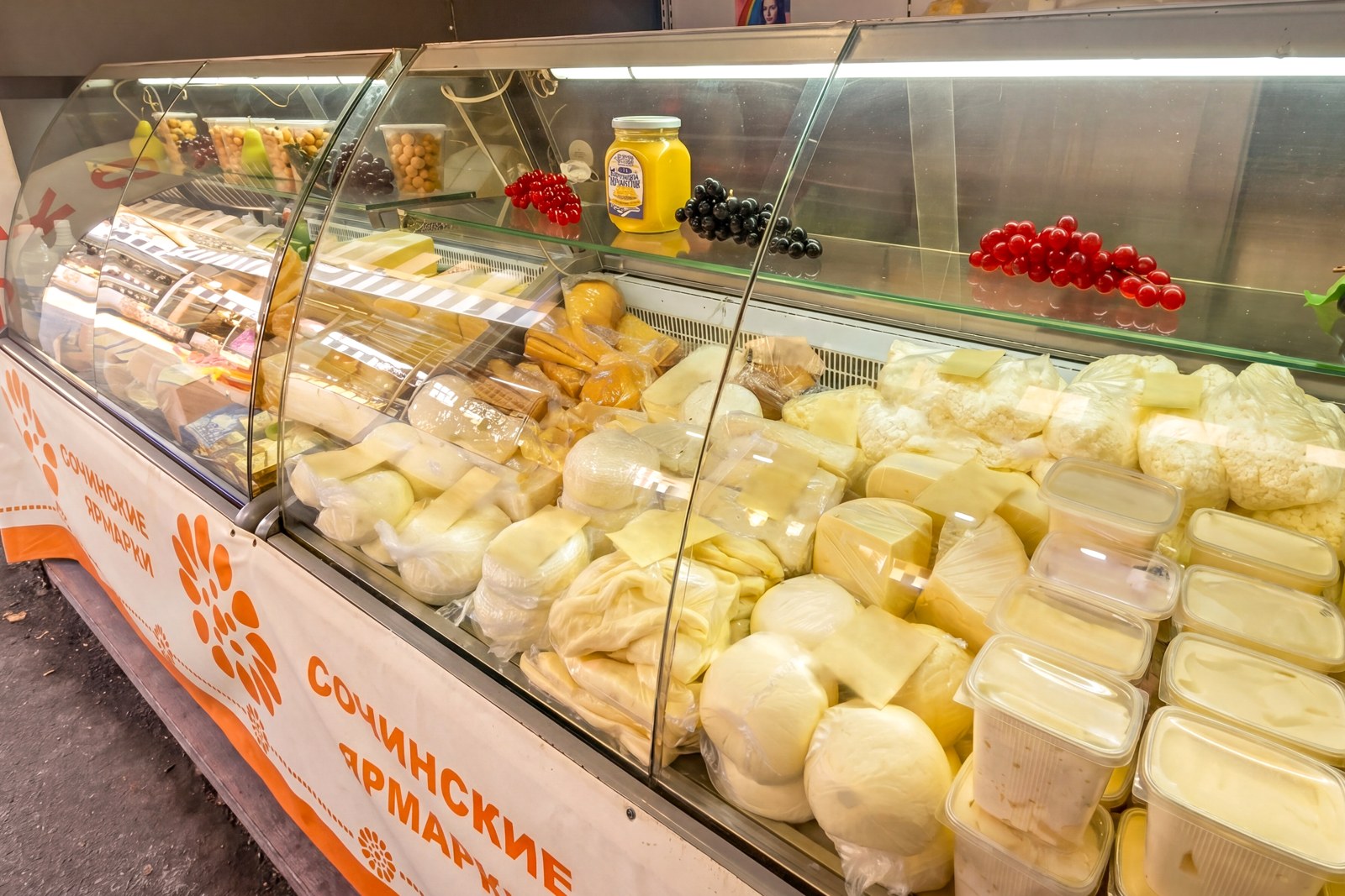 Мягкие и насыщенные вкусы в сырном ряду «Сочинских ярмарок»
