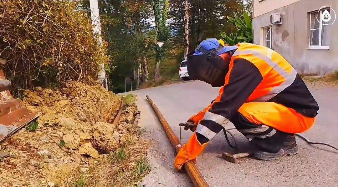 Замена аварийного участка сети водоснабжения в Лазаревском районе Сочи